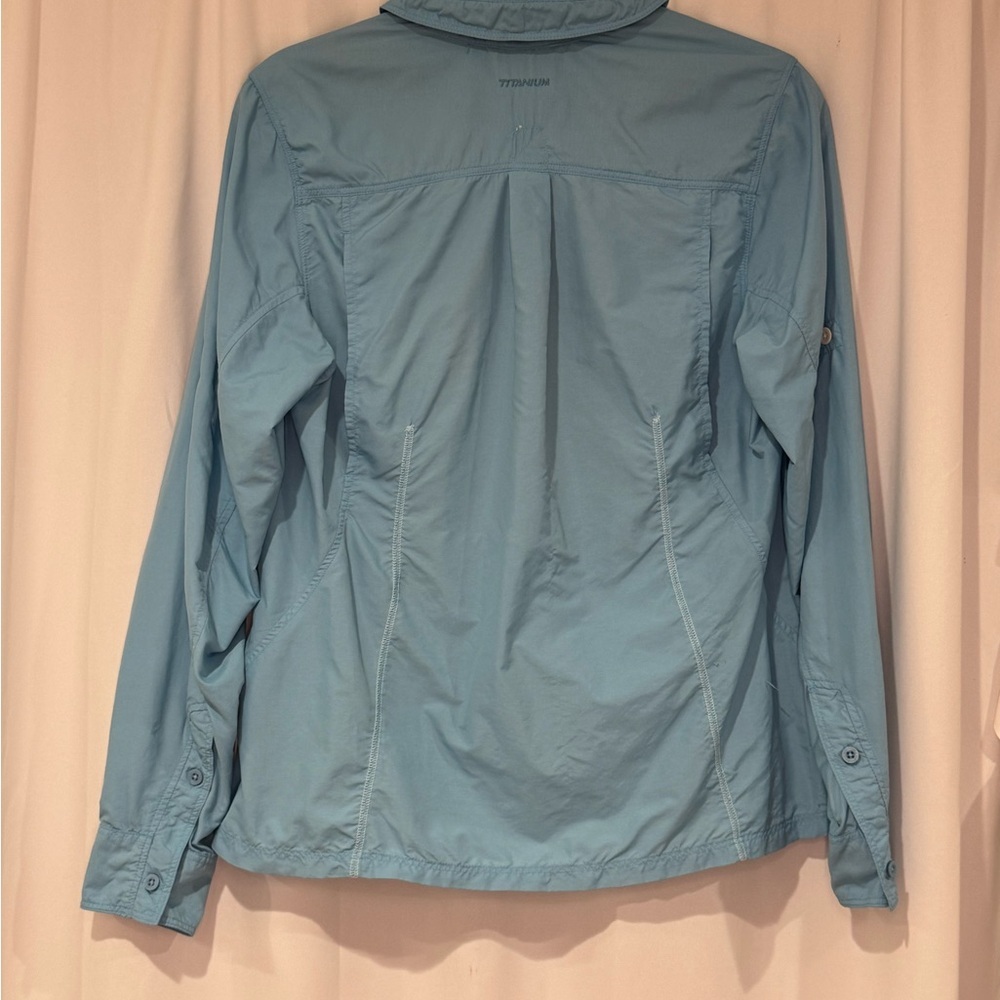 Columbia Titanium Women’s Blue Button Up Performance Shirt Medium Outdoor Hiking - Picture 9 of 10
